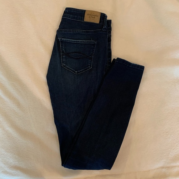 Abercrombie Dark Wash Blue Jeans Size 2 - Picture 4 of 4